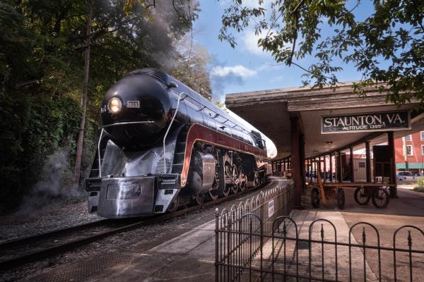 "Summer of Steam": Authentisches Flair auf einer Fahrt in Virginias historischer Dampflok genießen