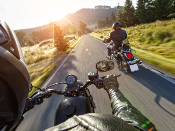 Motorradfahren im Sommer - Verbraucherinformation der ERGO Group