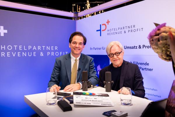 Hospitality Summit Bern: HotelPartner etabliert Podcast "Ausgebucht" als Plattform für den Branchendialog