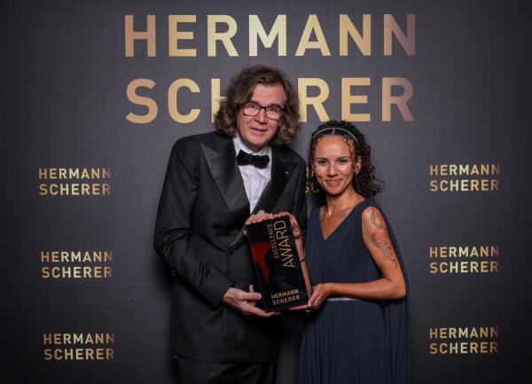 Vom Trauma zum Triumph: Zürcher Coachin (28) gewinnt internationalen Speaker-Preis