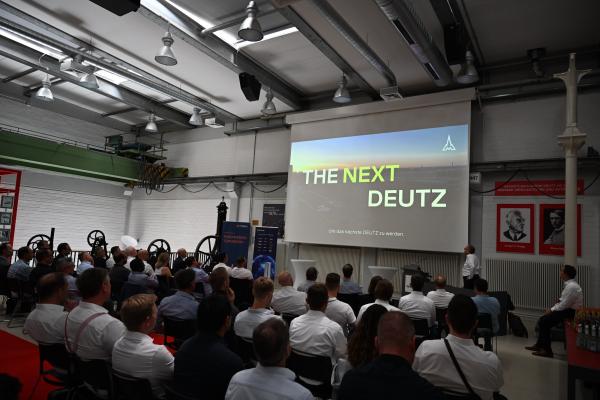 Vom ersten Viertaktmotor zur KI-Plattform: DEUTZ zeigt digitale Transformation im deutschen Maschinenbau 