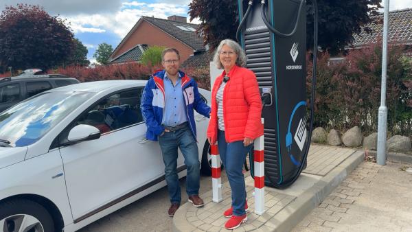 NORDENERGIE eröffnet 150 kW Ladestation erstmals auf öffentlichem Parkplatz in Damp/Vogelsang-Grünholz