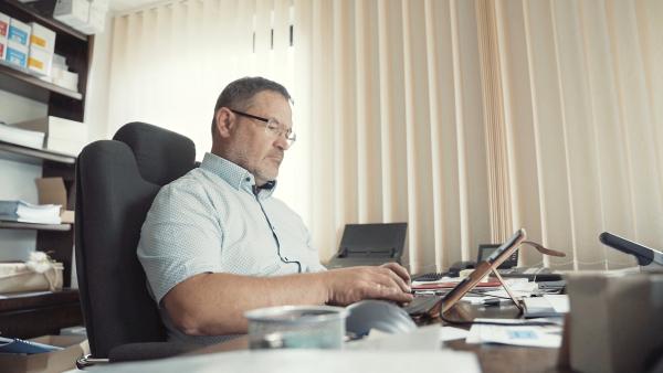 24-Stunden-Betreuung zu Hause finanzieren: Warum anerkannte Betreuungsdienste für Familien entscheidend sein k