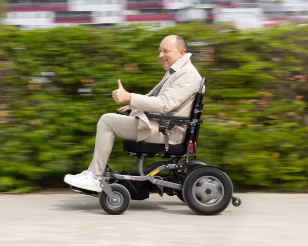 Mobilität trifft Fahrerlebnis: GT01 - Der schnellste faltbare Elektrorollstuhl von FreedomChair aller Zeiten