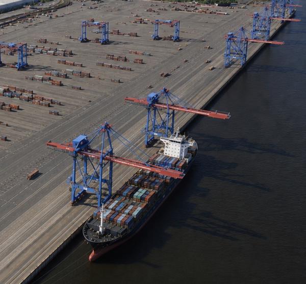 Containerumschlag in Hamburg ist dramatisch eingebrochen