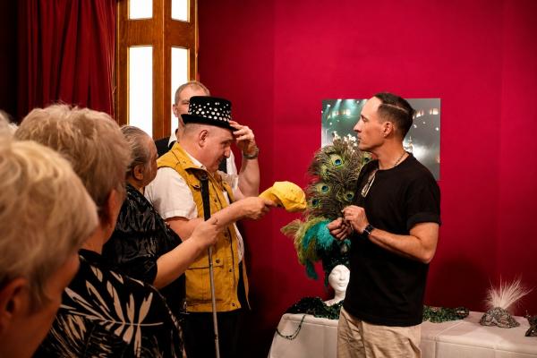 Berliner Spielplan Audiodeskription beginnt neue Spielzeit mit "Cabaret"