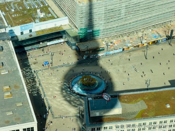 ONE TOWER. A THOUSAND STORIES. &ndash; Der Fernsehturm sucht den persönlichen Blick auf Berlin