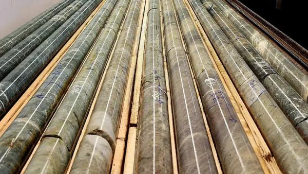 Emperor Metals: 32m mit 5,9 g/t Gold ebnen Weg für signifikantes Ressourcen-Upgrade