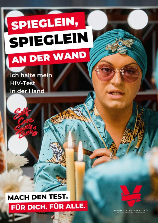 Spieglein, Spieglein …": Micaela Schäfer und Julian F. M. Stöckel brechen mit HIV-Test-Tabus