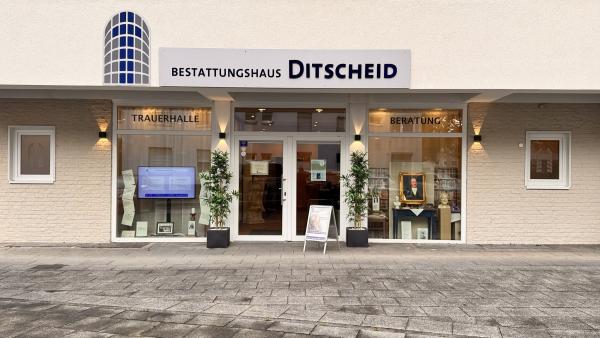 Bestatter Köln rund um die Uhr erreichbar: Bestattungshaus Ditscheid erklärt die ersten Schritte