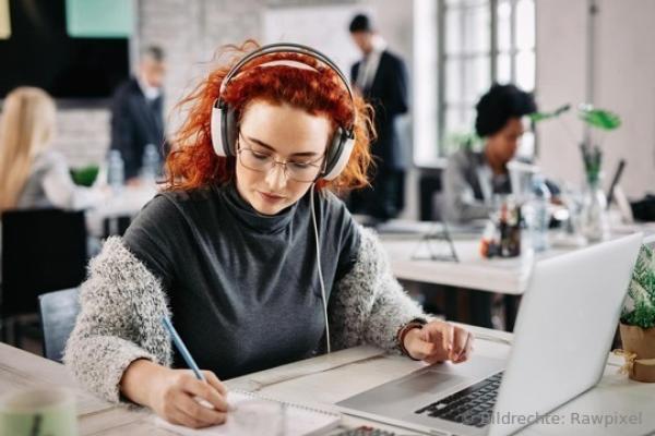 Cornerstone erweitert sein Lernangebot für KI-Kompetenz mit Trainingsinhalten von Google Cloud