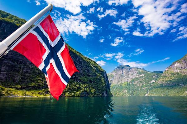 Alexander Jawinski erkundet Norwegens Fjorde: Mitternachtssonne und Nordlicht
