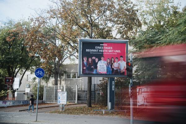 Nach Filmpremiere im Babylon: "EINES TAGES" erobert Berlins Straßen