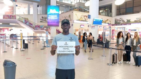 Woodpecker Airport Service: Auf Wunsch werden die Gäste mit Namensschild empfangen, oder auch anonym Darum ist Woodpecker Airport Hotel das Flughafen Hotel No. 1 in Gambia?