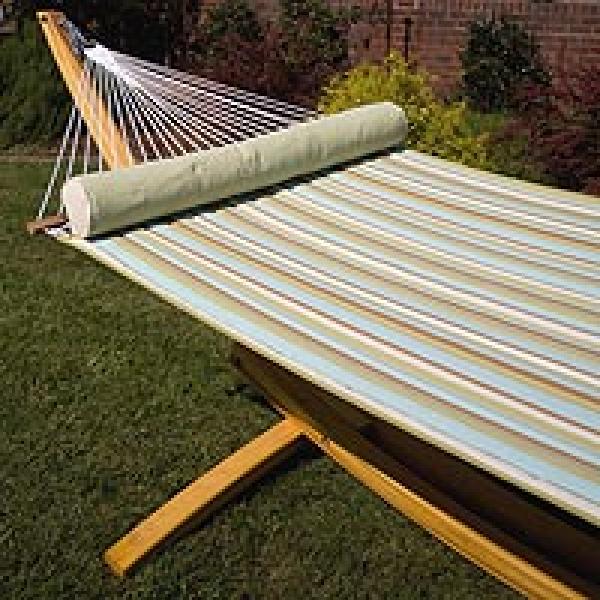 Haben Sie schon einmal über eine Hängematte als Alternative zum Bett nachgedacht?