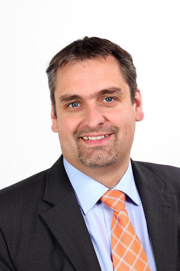 Aktuelle Herausforderungen in Banken - Umfrage unter Managern/Mitarbeitern aller Bankengruppen und Sparkassen