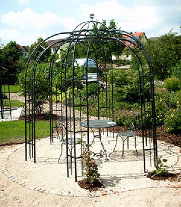 Sachlich, gemütlich oder romantisch – Gartenaccessoires für jeden Geschmack