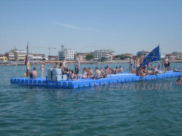 JETfloat Schwimmkörper z.B. als Badeinsel oder Badeplattform einsetzbar