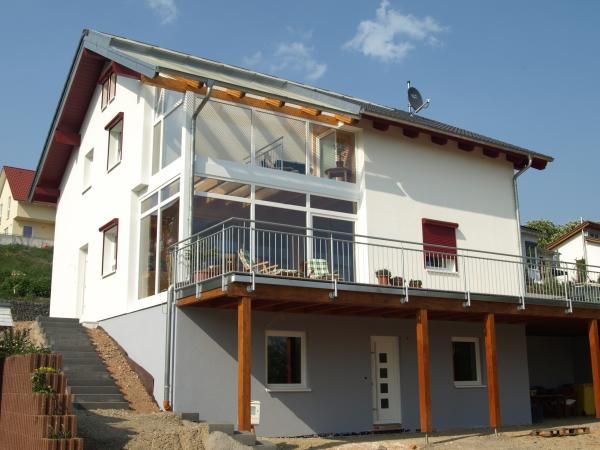 Fertighaus in Niedrigenergiehaus-Bauweise als Selbstbauhaus