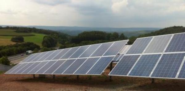 Stiftungen realisieren PV- und Windenergieanlagen - Stiftungskonzept für Kommunen im Jahr 2012 auf Erfolgskurs
